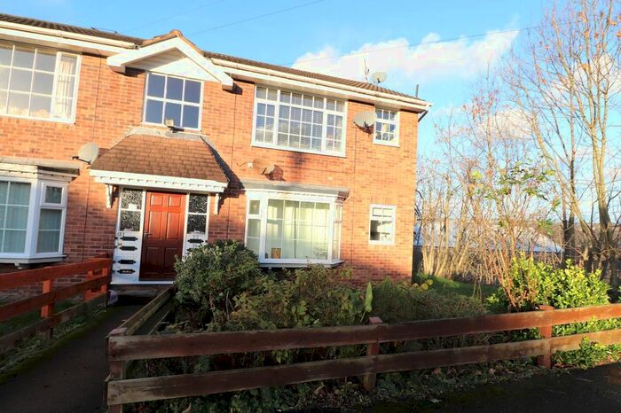 1 Bedroom Flat To Rent In Fieldway Close, Leeds, West Yorkshire, Uk, LS13