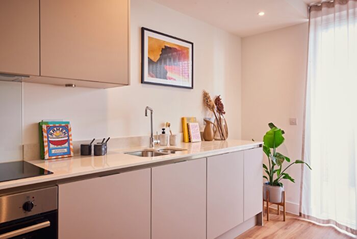 2 Bedroom Apartment To Rent In Cherry Orchard Road, Croydon, London, CR0