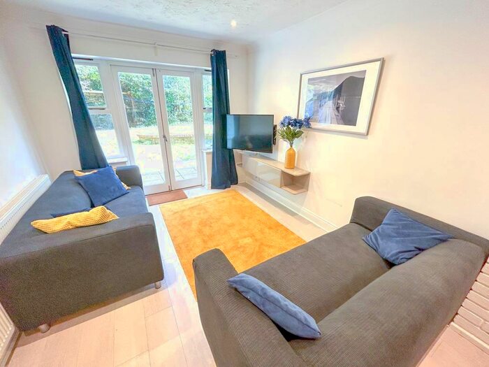 7 Bedroom Detached House To Rent In Cranford Way, Southampton, SO17