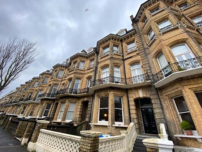 Flat To Rent In First Avenue, BN3