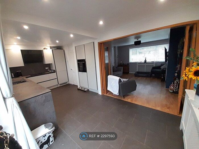 2 Bedroom End Of Terrace House To Rent In Hereford Road, Basingstoke, RG23