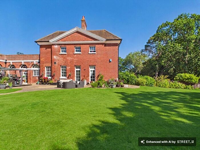 4 Bedroom Link Detached House For Sale In Calcot Court, Calcot, RG31