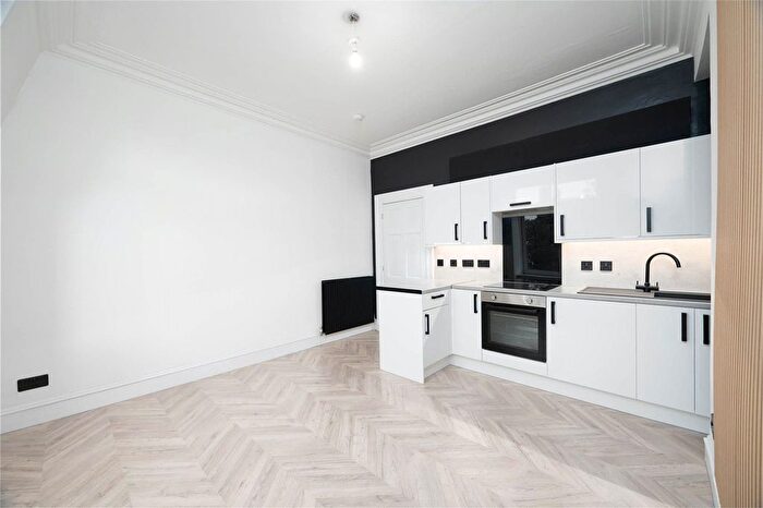 2 Bedroom Flat For Sale In Top Floor Flat, Fonthill Road, Ferryhill, Aberdeen, Aberdeenshire, AB11