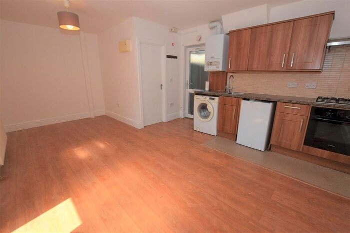 Studio To Rent In Granville Road, London, N12