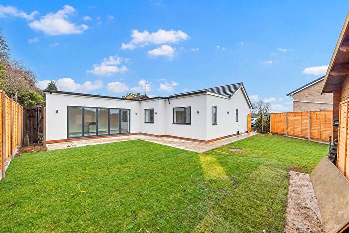 3 Bedroom Detached Bungalow For Sale In Brackenhill Close, Links View, NN2