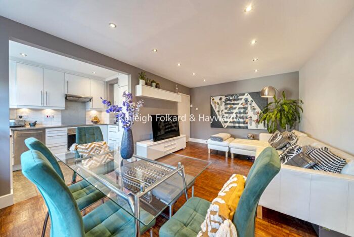 2 Bedroom Flat To Rent In Brondesbury Road, London, NW6