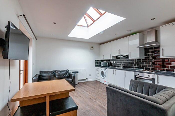 3 Bedroom Cottage To Rent In P – Captains Road, Edinburgh, EH17
