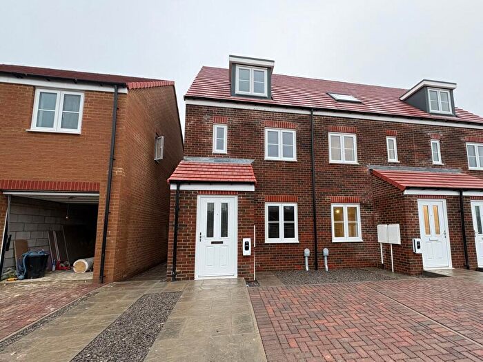 3 Bedroom End Of Terrace House To Rent In South Pastures, Gateshead, NE10