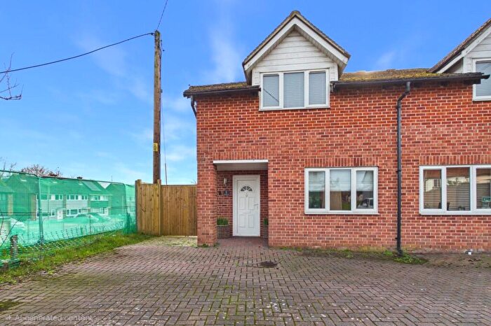 2 Bedroom Semi Detached House For Sale In Chapel Street, Thatcham, Berkshire, RG18