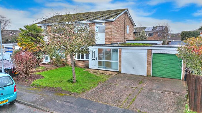 3 Bedroom Semi Detached House For Sale In Hardwick Close, Rushmere St. Andrew, Ipswich, IP4