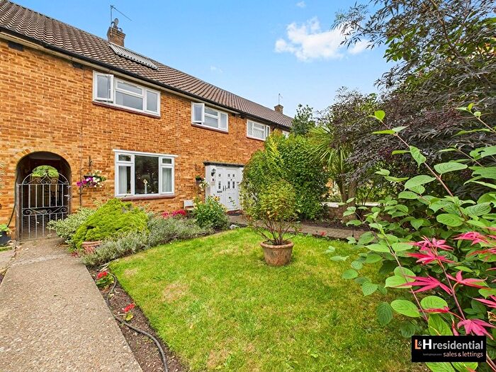 3 Bedroom Terraced House For Sale In Grantham Green, Borehamwood, WD6