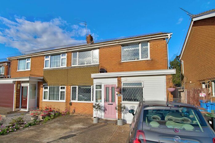 3 Bedroom Semi Detached House For Sale In Ramsgate Drive, Ipswich, IP3