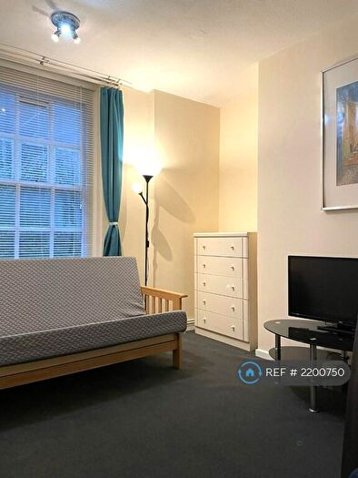 3 Bedroom Flat To Rent In Skipwith House, Holborn, London, EC1N