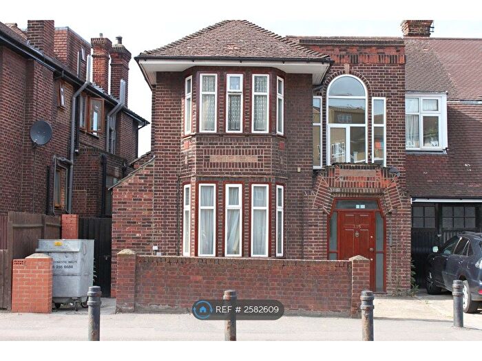 Studio To Rent In Seven Sisters Road, London, N4