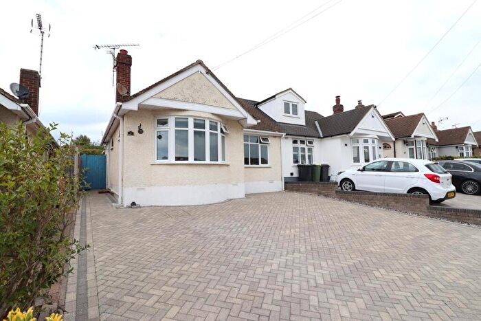 3 Bedroom Chalet For Sale In Shannon Avenue, Rayleigh, SS6