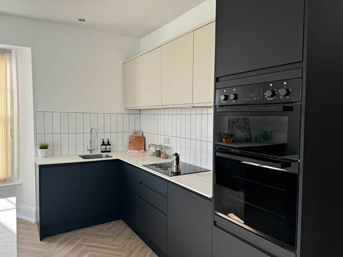 2 Bedroom Flat To Rent In Victoria Park Road, St. Leonards, Exeter, EX2