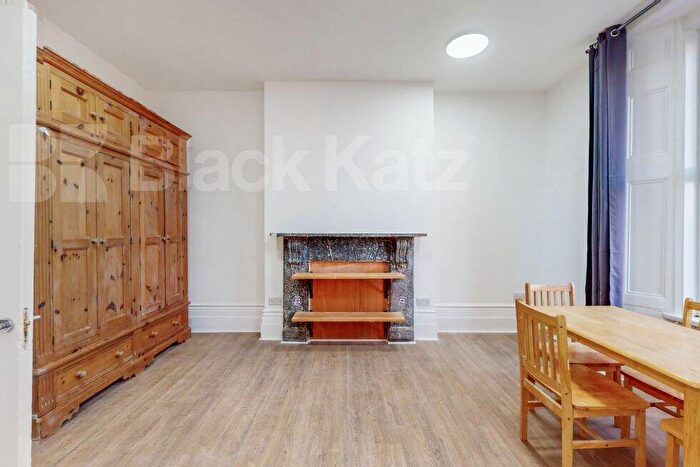 3 Bedroom Flat To Rent In Camden Road, Holloway / Caledonian Road, N7