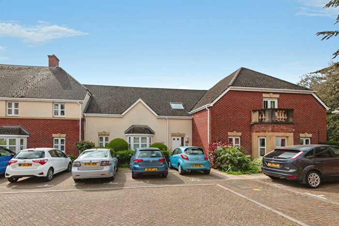 2 Bedroom Flat For Sale In Clanville Grange, Minehead, TA24