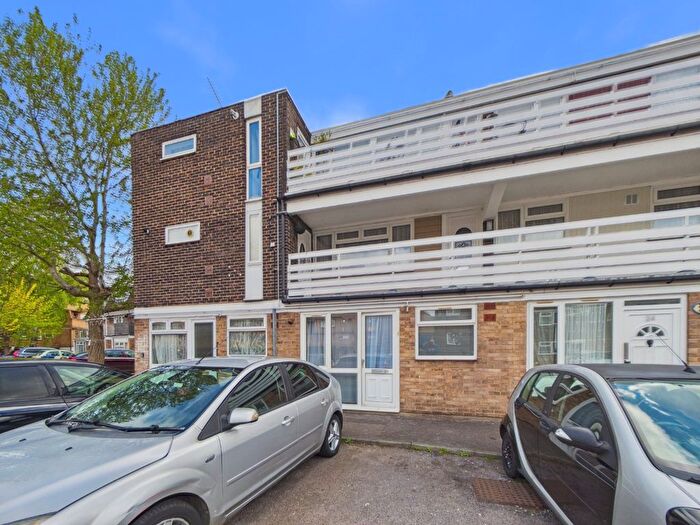 1 Bedroom Flat To Rent In Peartree Close, South Ockendon, Essex, RM15