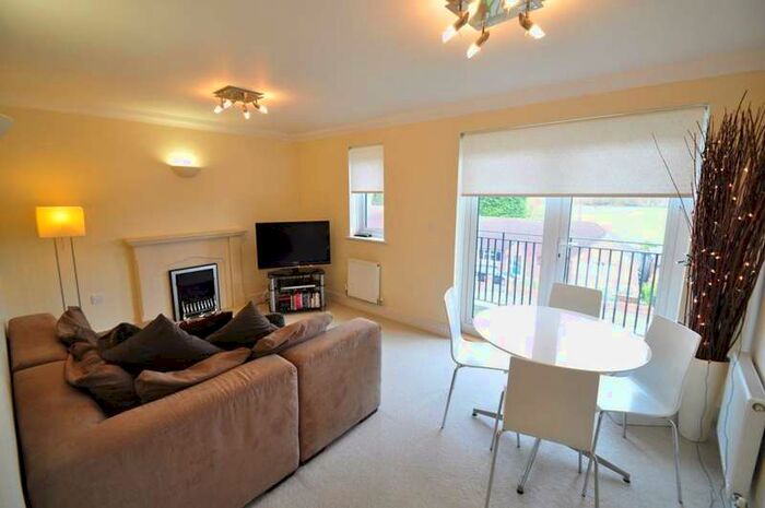2 Bedroom Apartment To Rent In Morris Mews, Loudwater, HP11
