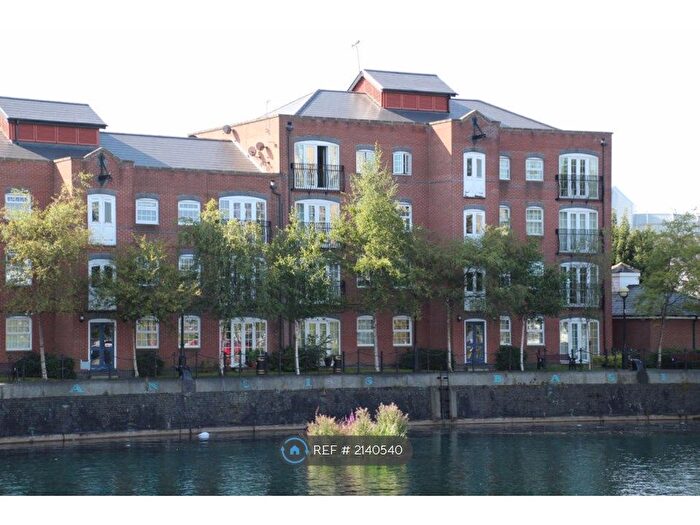 2 Bedroom Flat To Rent In Salford Quays, Salford, M50