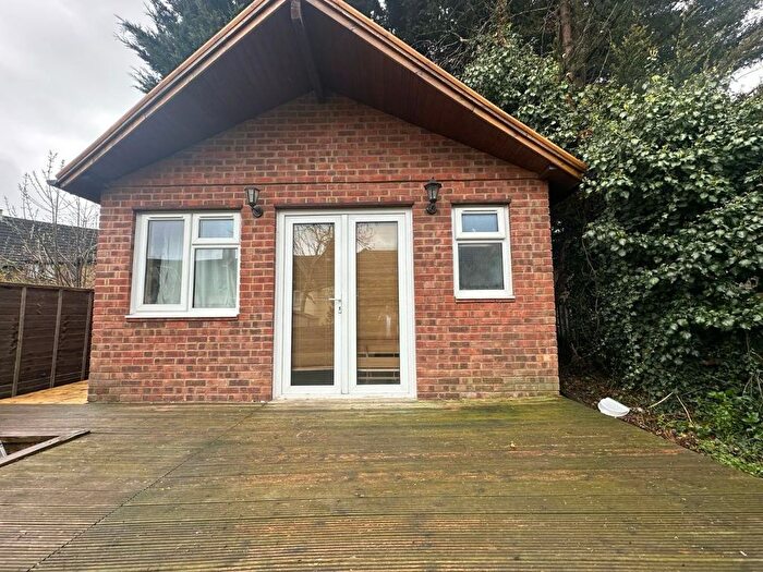 Studio To Rent In Ingleway, London, N12