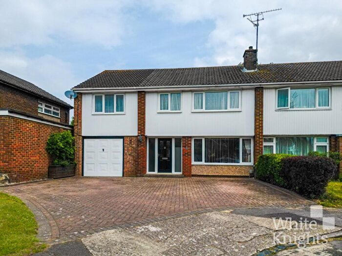 4 Bedroom Semi-Detached House For Sale In Caldbeck Drive, Woodley, Reading, Berkshire, RG5