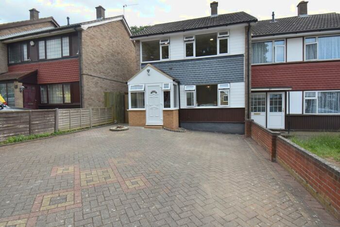 3 Bedroom Semi-Detached House To Rent In Northview Swanley, BR8