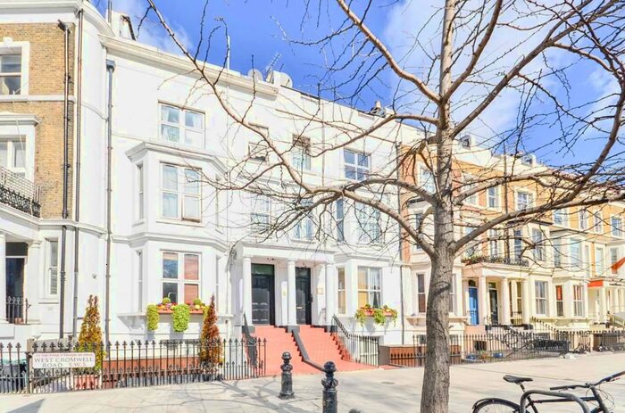 Studio To Rent In West Cromwell Road, Earls Court, London, SW5