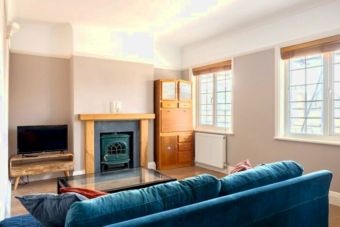 2 Bedroom Flat To Rent In King Street, Twickenham, TW1