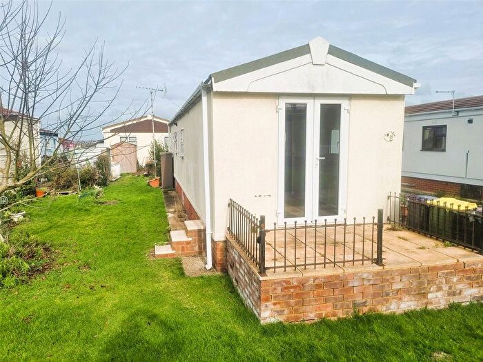 2 Bedroom Park Home For Sale In Highfield, Tower Park, Hullbridge, Hockley, SS5