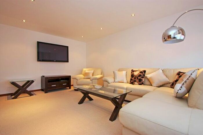 2 Bedroom Flat To Rent In Kingston House South, Ennismore Gardens, Knightsbridge, SW7