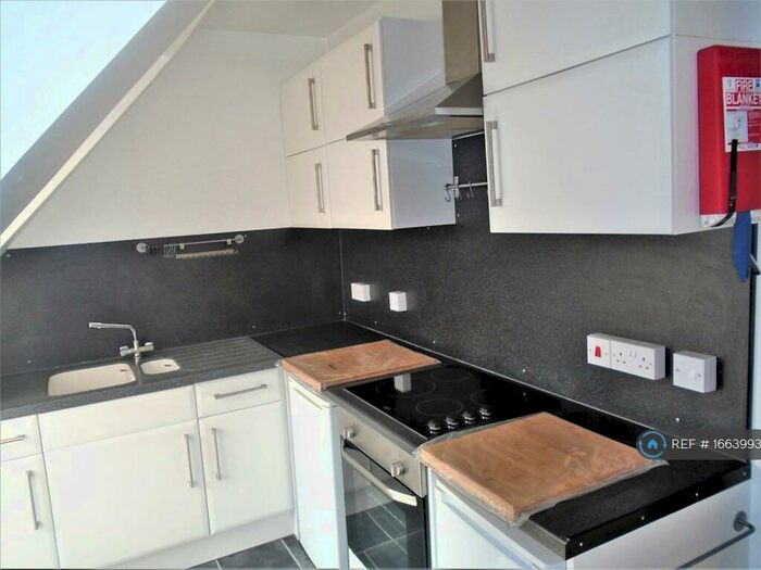 2 Bedroom Flat To Rent In High Street, Laurencekirk, AB30