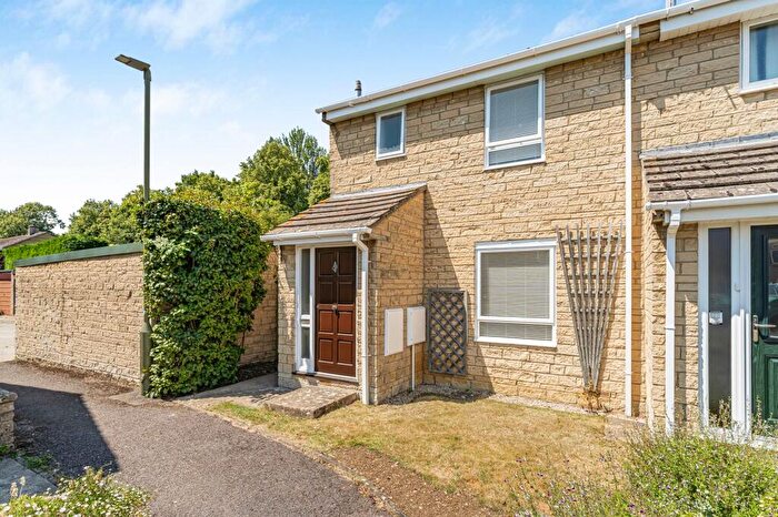 3 Bedroom Terraced House For Sale In Pensclose, Witney, OX28