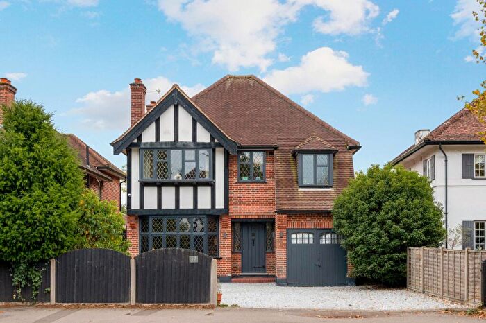 4 Bedroom Detached House For Sale In Rydens Road, Walton-On-Thames, KT12