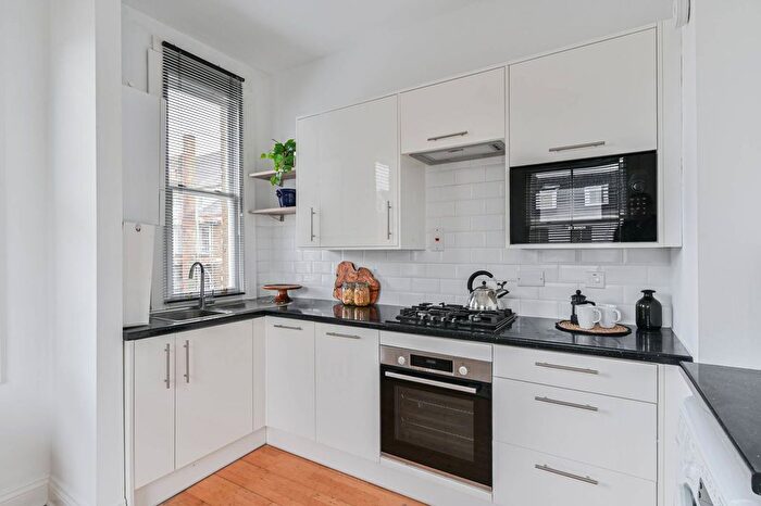 2 Bedroom Flat For Sale In Nottingham Road, Bellevue Village, London, SW17
