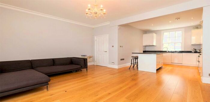 3 Bedroom Flat To Rent In Jamestown Road, Camden, NW1