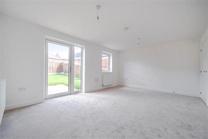 3 Bedroom Semi-Detached House To Rent In Bedroom Semi Detached House In Bugle Grove, Finchampstead, RG40