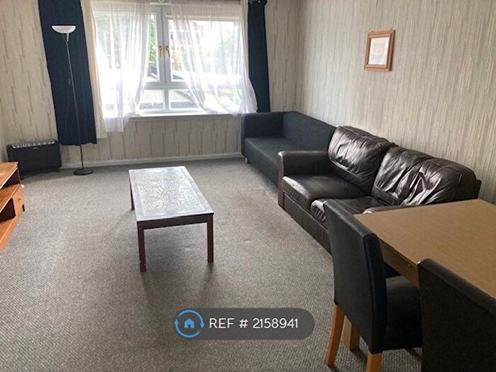 3 Bedroom Flat To Rent In St. Mungo Avenue, Glasgow, G4