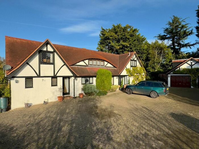 5 Bedroom Detached House For Sale In Pear Tree Lane, Shorne, DA12