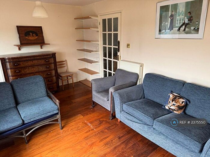 3 Bedroom Semi-Detached House To Rent In Pettinger Gardens, Southampton, SO17