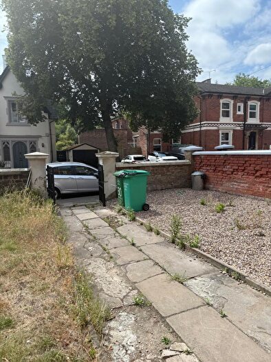 5 Bedroom Semi-Detached House To Rent In Newstead Grove: Bed- Student House, NG1