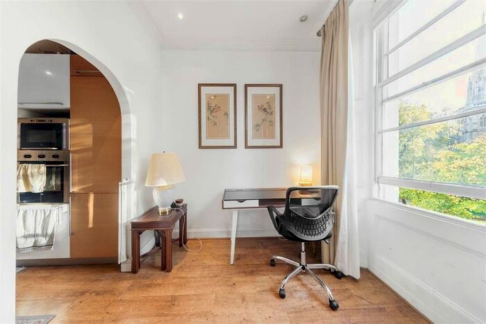 1 Bedroom Flat To Rent In St Georges Square, Pimlico, London, SW1V