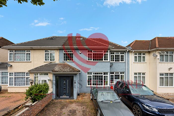 5 Bedroom Semi Detached House For Sale In Fern Lane, Hounslow, TW5