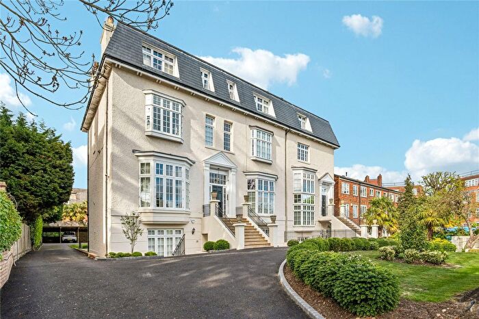 2 Bedroom Flat To Rent In Grosvenor Hill, Wimbledon, London, SW19