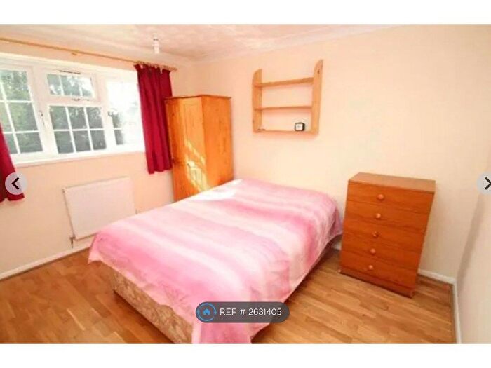 5 Bedroom Detached House To Rent In Oxford Road, Swindon, SN3