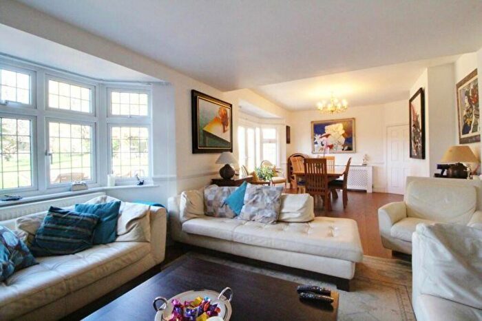 5 Bedroom Detached House For Sale In Tolmers Road, Cuffley, EN6