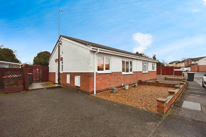 2 Bedroom Bungalow For Sale In Tinsley Close, Clapham Village, Bedford, MK41