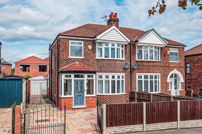 3 Bedroom Semi-Detached House For Sale In Lostock Grove, Stretford, Manchester, M32