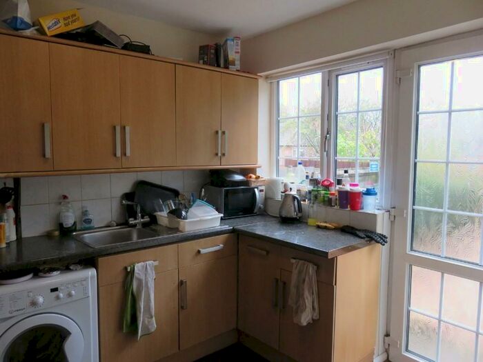 4 Bedroom Semi-Detached House To Rent In Rolleston Drive, Nottingham, NG7